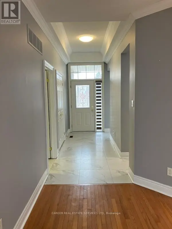 18 Faldo's Flight Road, Whitchurch-Stouffville, Ontario  L4A 1M8 - Photo 3 - N12099407