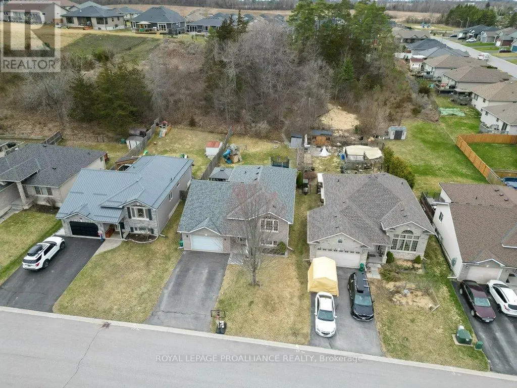17 Kyle Court, Quinte West, Ontario  K0K 2C0 - Photo 3 - X12100583