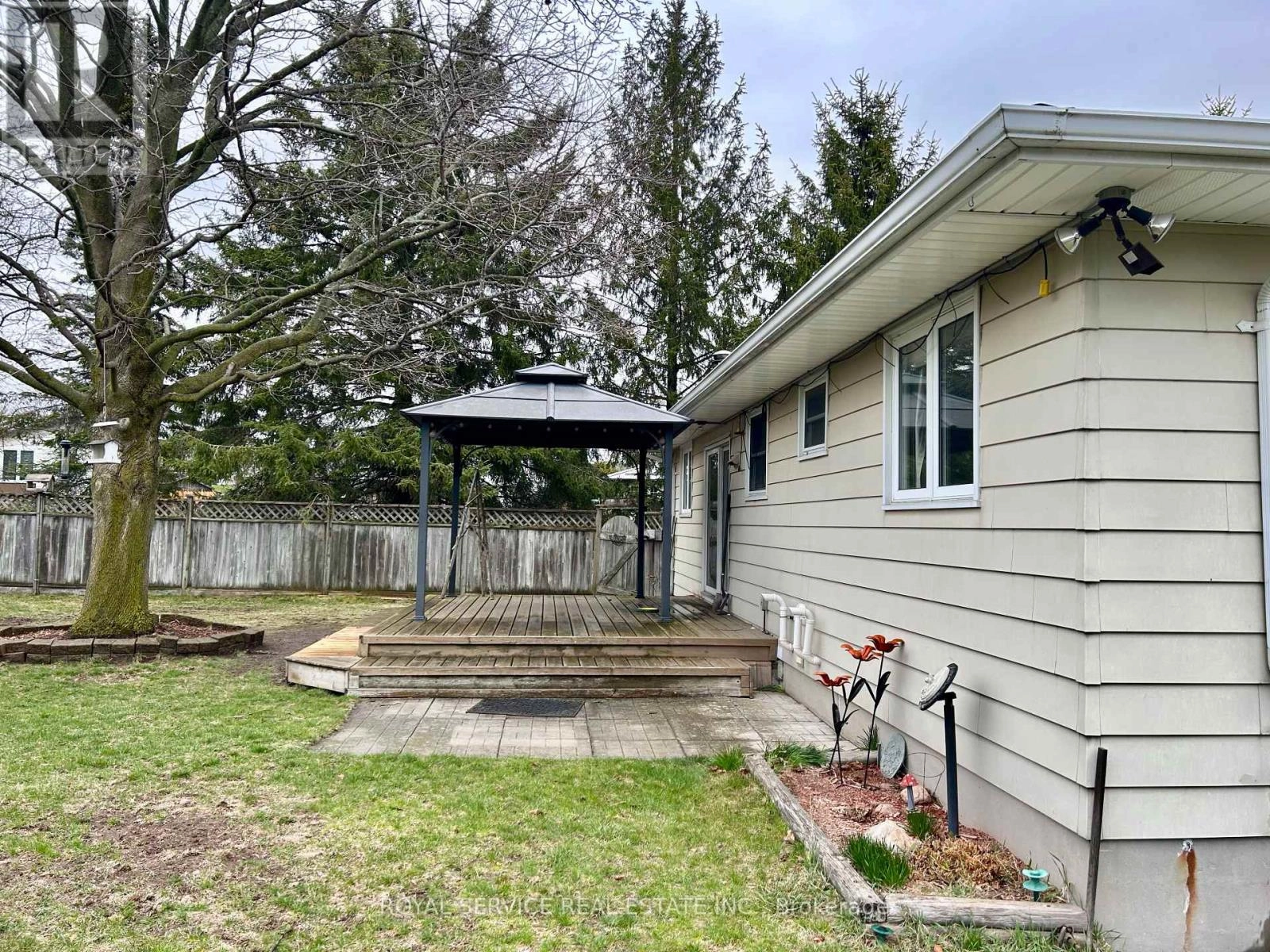 15 Payne Crescent, Port Hope, Ontario  L1A 3Y3 - Photo 3 - X12100652