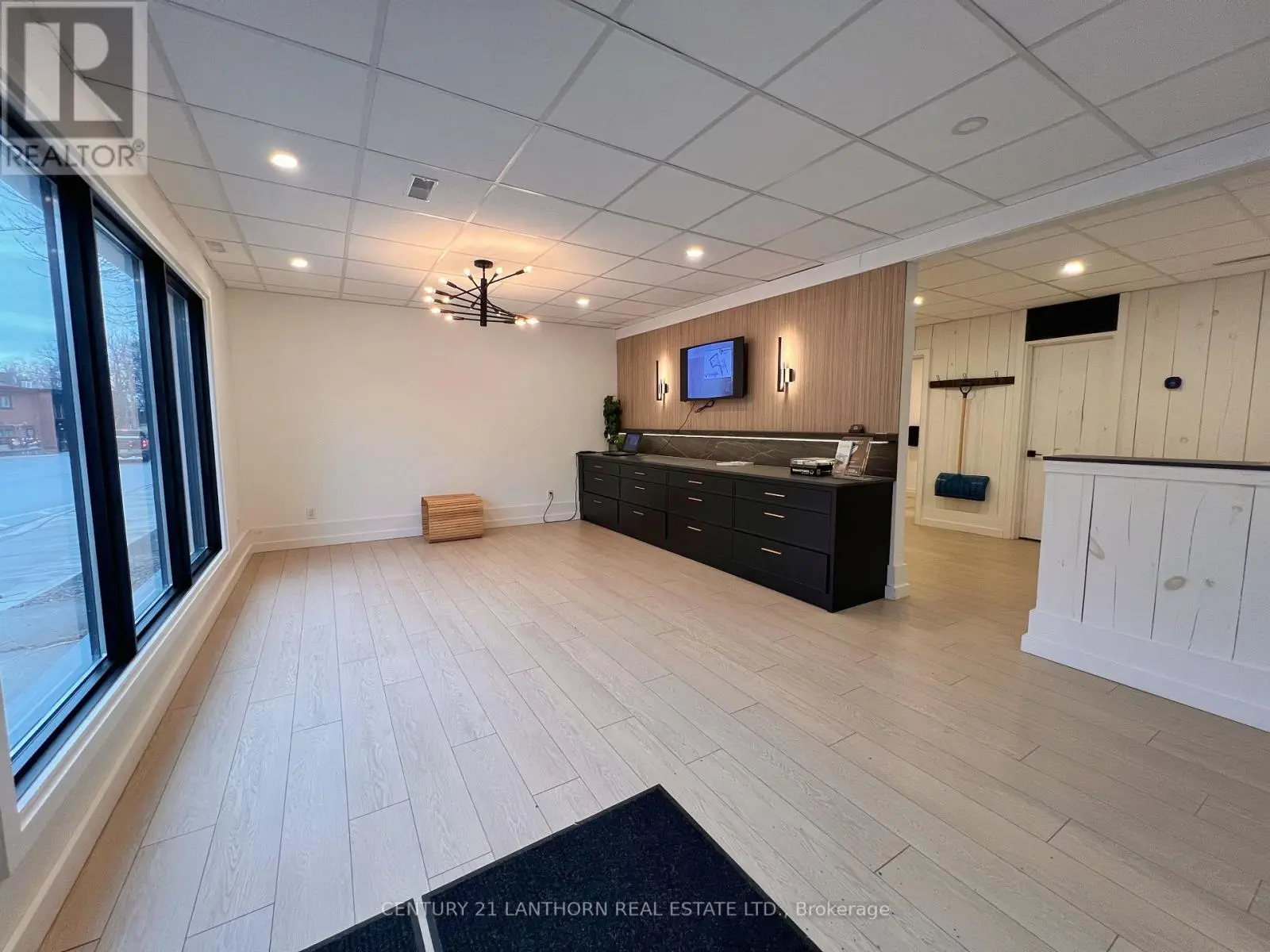 318 Main Street, Prince Edward County, Ontario  K0K 2T0 - Photo 3 - X12100664