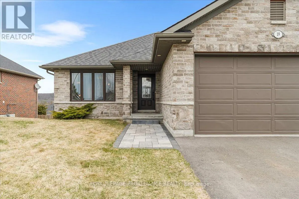 19 Rosewood Drive, Quinte West, Ontario  K0K 2C0 - Photo 2 - X12100689