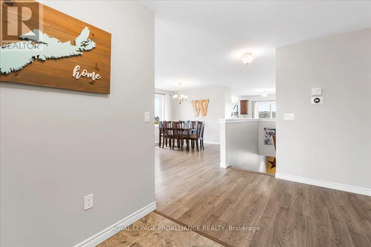 19 Rosewood Drive, Quinte West, Ontario  K0K 2C0 - Photo 3 - X12100689