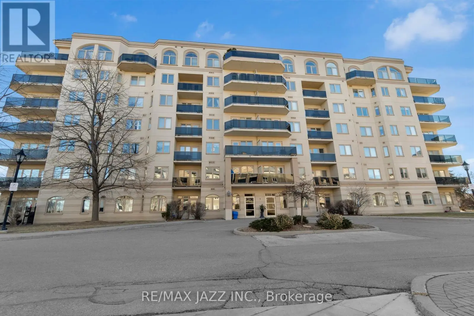 304 - 7 Dayspring Circle, Brampton, Ontario  L6P 1C1 - Photo 2 - W12101170