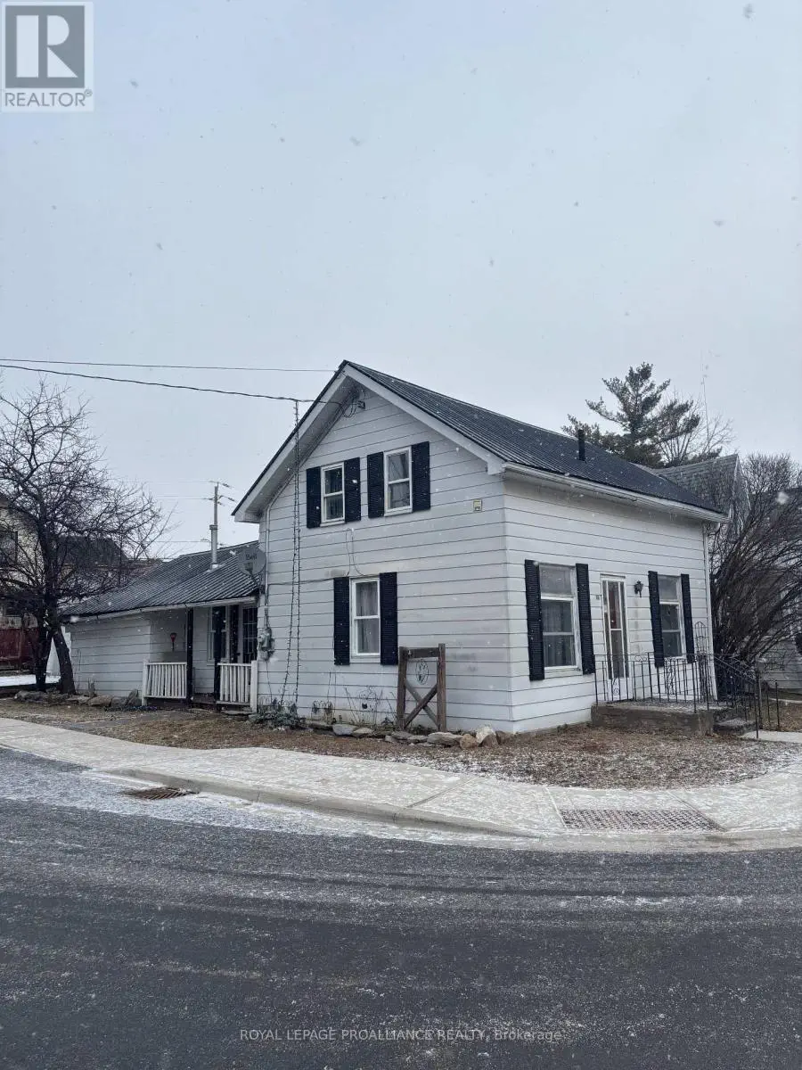 27 Water Street W, Greater Napanee, Ontario  K7R 1V3 - Photo 2 - X12101878