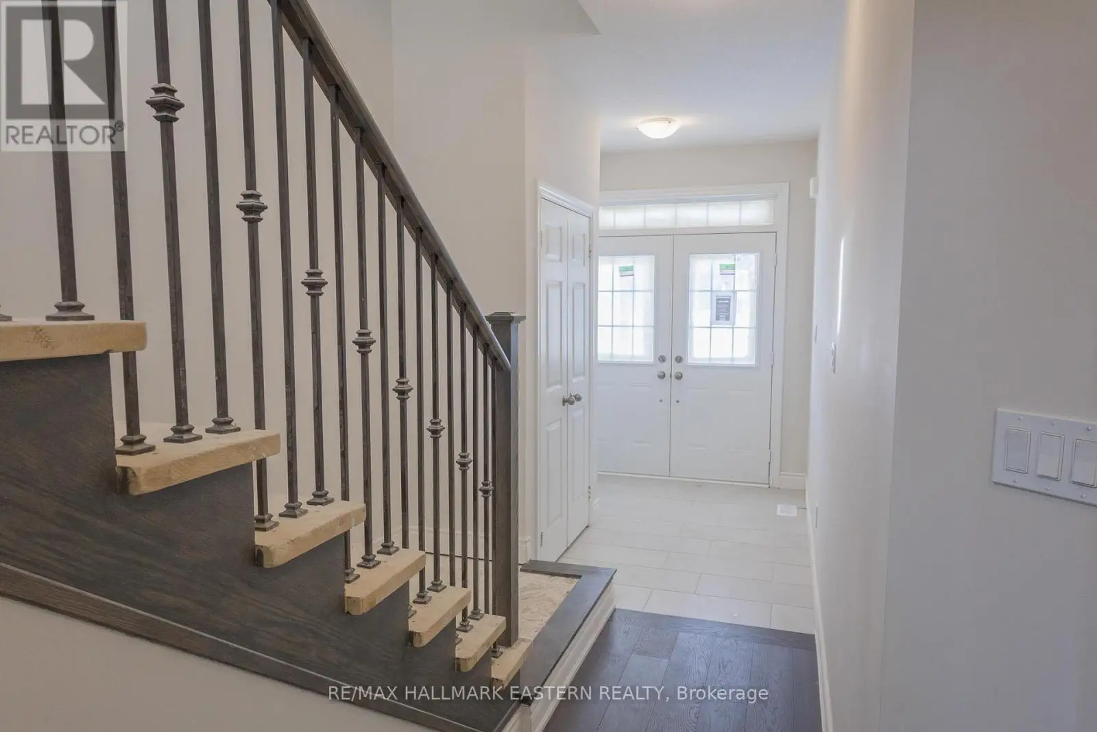 35 Coldbrook Drive, Cavan Monaghan, Ontario  L0A 1G0 - Photo 3 - X12102068