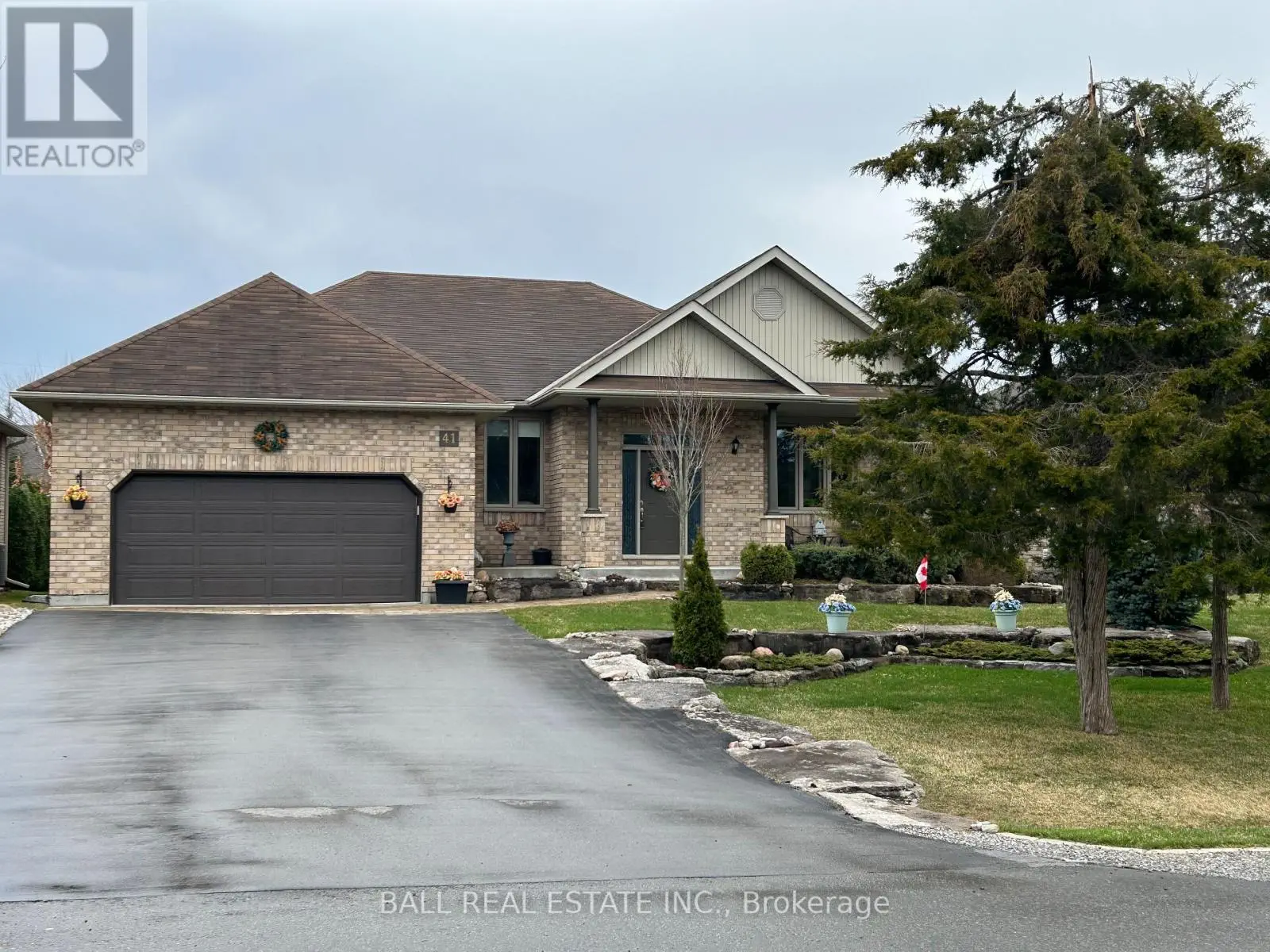 41 South Harbour Drive, Kawartha Lakes, Ontario  K0M 1A0 - Photo 1 - X12102475