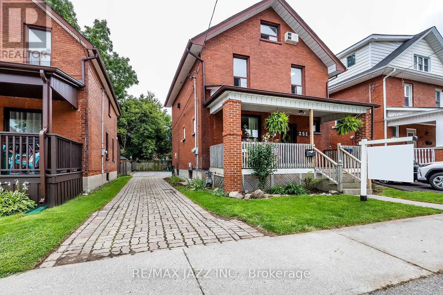 251 Arthur Street, Oshawa, Ontario  L1H 1N5 - Photo 1 - E12103531