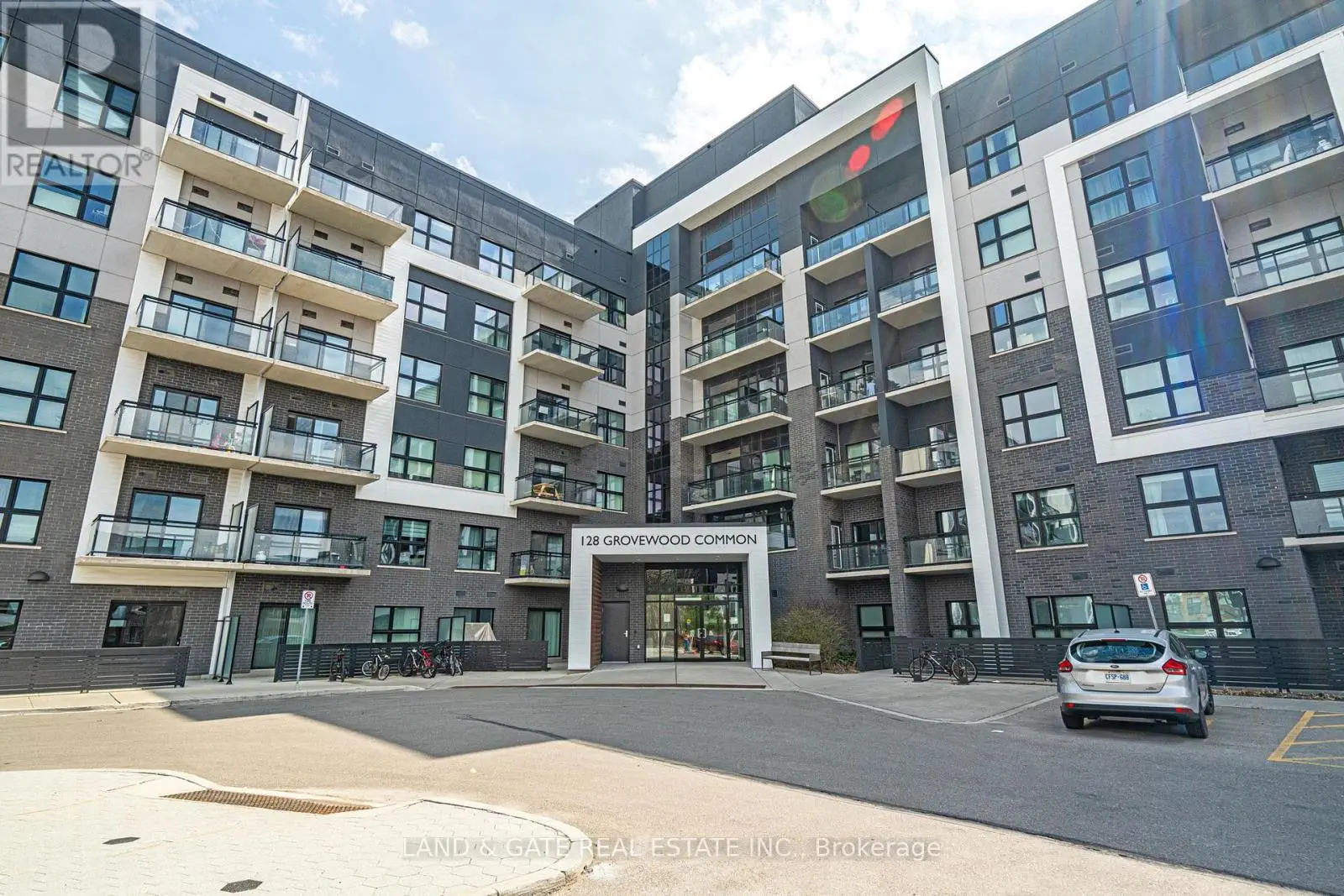 319 - 128 Grovewood Common, Oakville, Ontario  L6H 0X3 - Photo 1 - W12103571