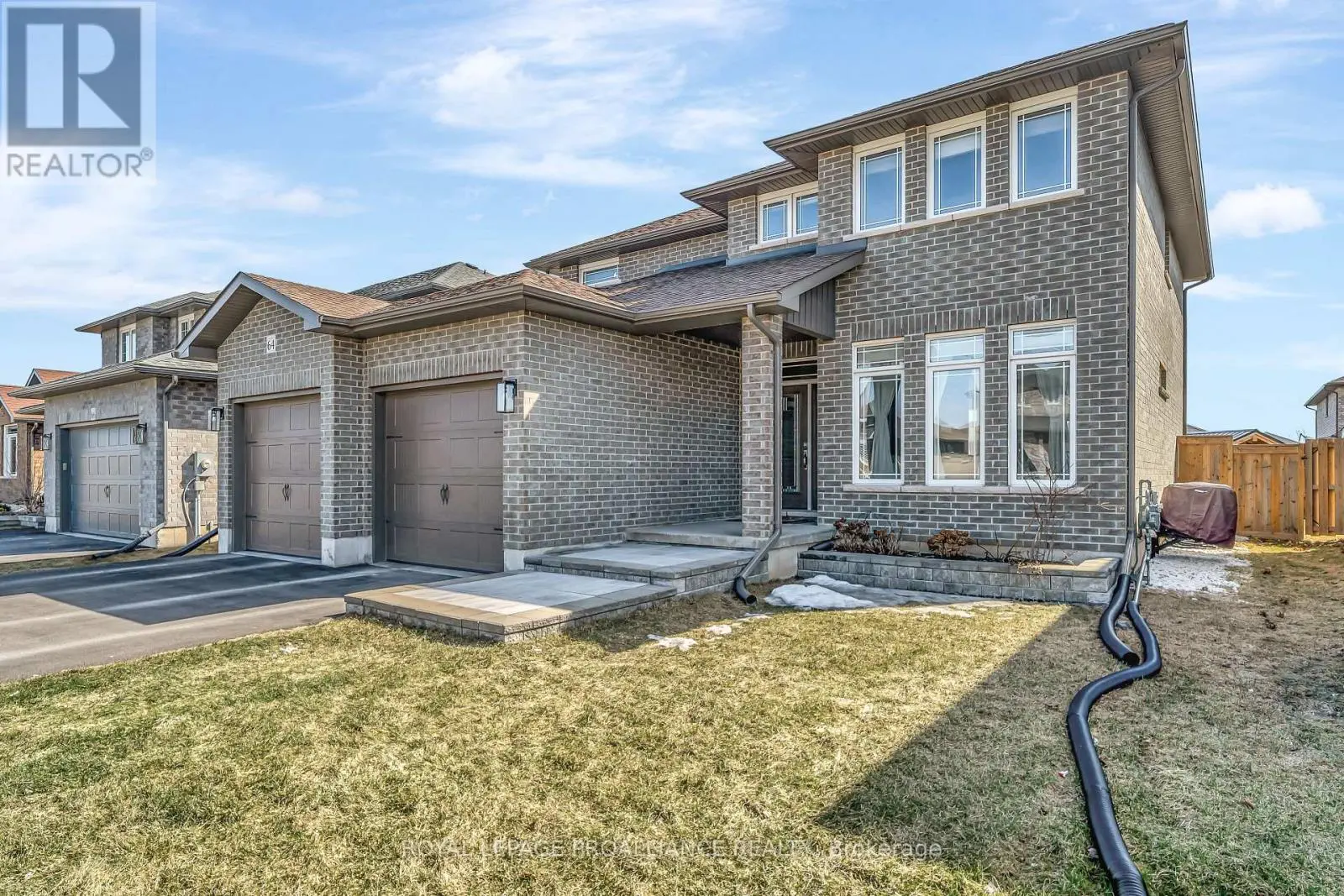 64 Crews Crescent, Quinte West, Ontario  K8V 0G3 - Photo 2 - X12103596