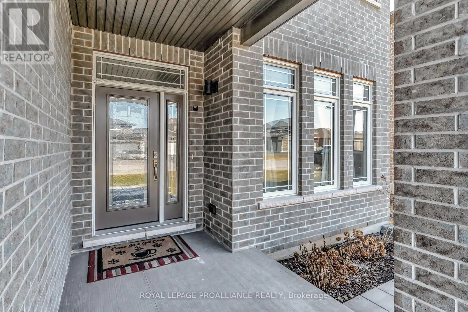 64 Crews Crescent, Quinte West, Ontario  K8V 0G3 - Photo 3 - X12103596