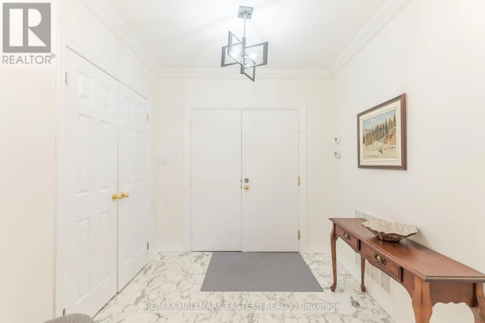 302 - 1818 Cherryhill Road, Peterborough, Ontario  K9K 1S6 - Photo 2 - X12103608