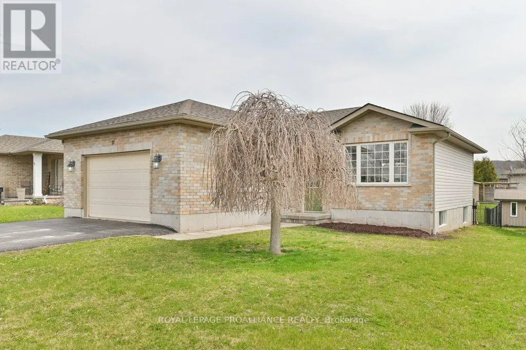 17 Stonegate Crescent, Quinte West, Ontario  K0K 2C0 - Photo 2 - X12104118