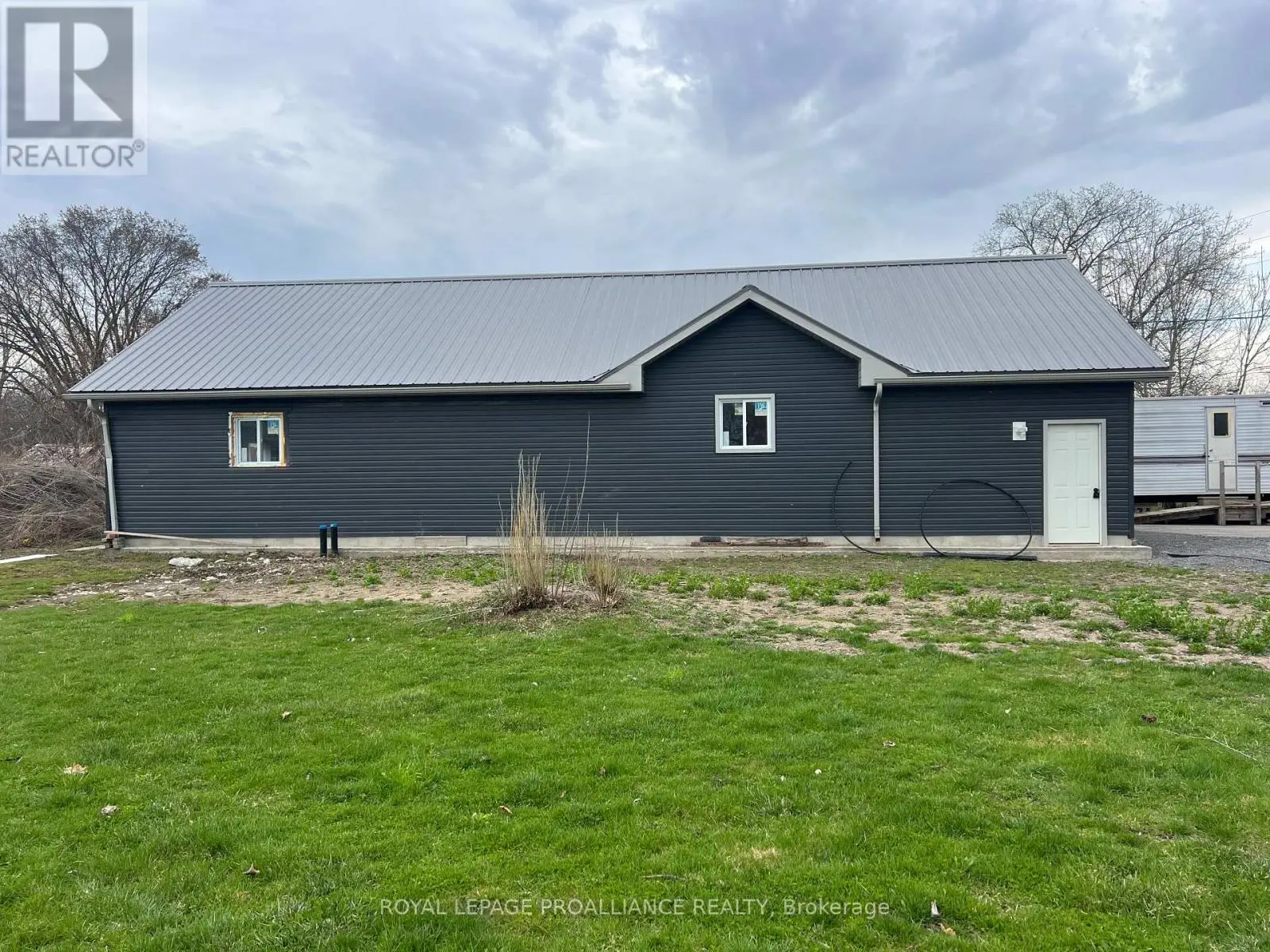 794 County Road 28, Prince Edward County, Ontario  K8N 4Z7 - Photo 3 - X12104180