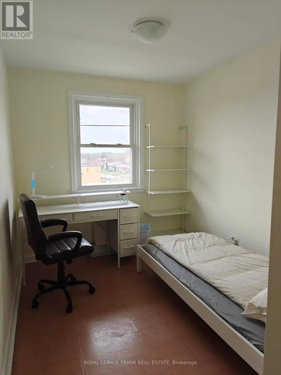 Room #6 - 374 Central Park Boulevard S, Oshawa, Ontario  L1H 5X2 - Photo 2 - E12104370