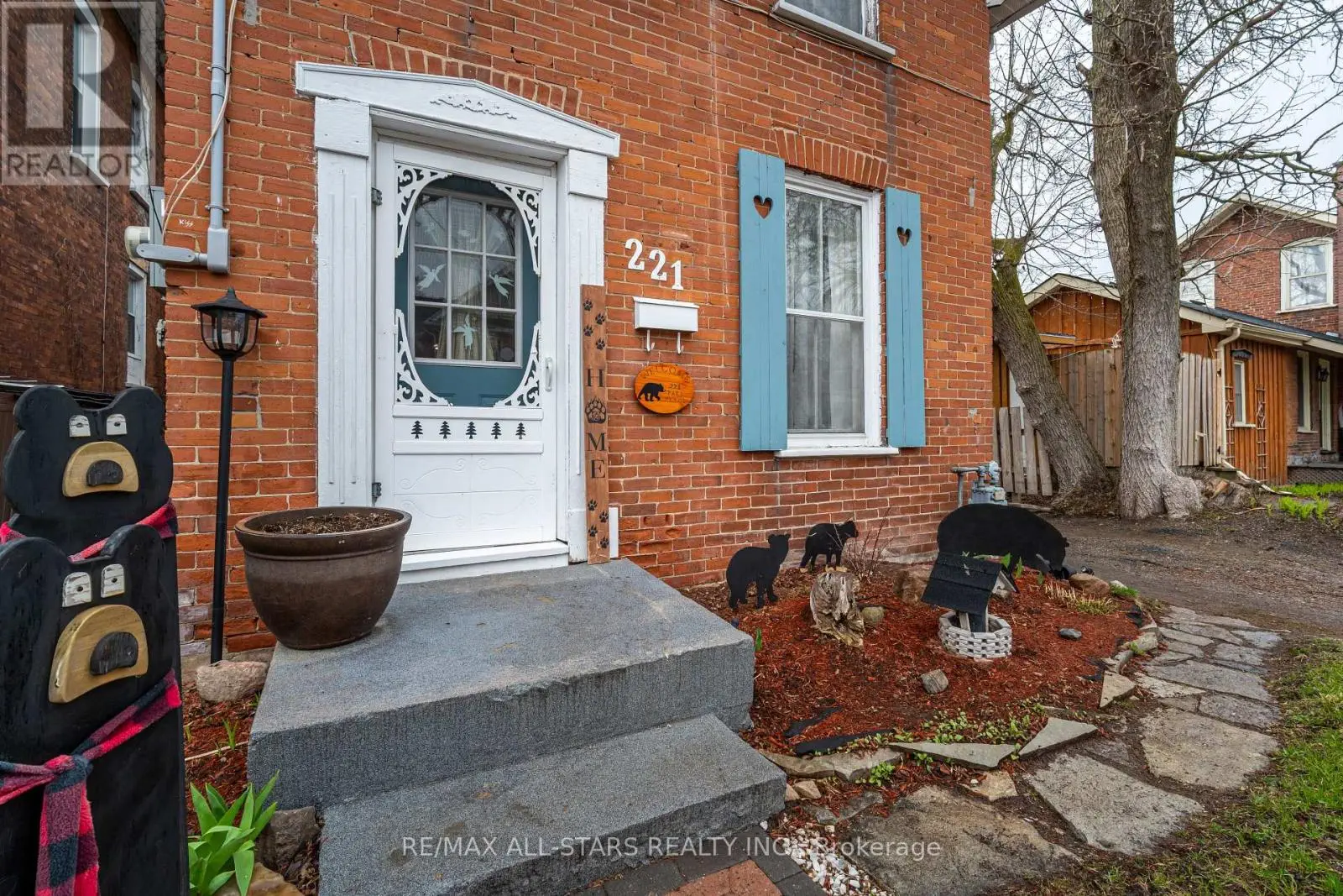 221 Park Place, Peterborough Central, Ontario  K9J 3V9 - Photo 2 - X12104526