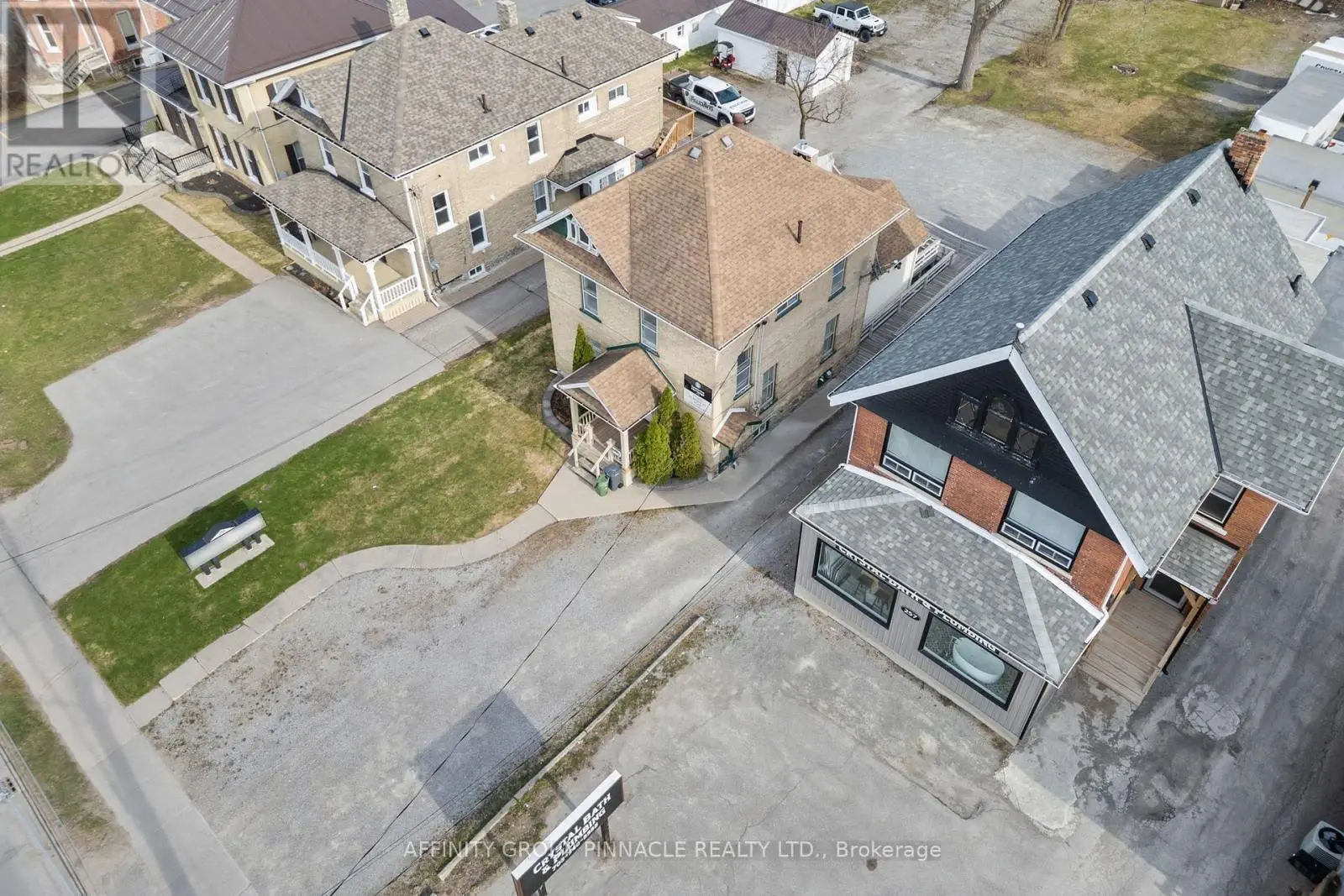 255 Kent Street W, Kawartha Lakes, Ontario  K9V 2Z4 - Photo 3 - X12105188