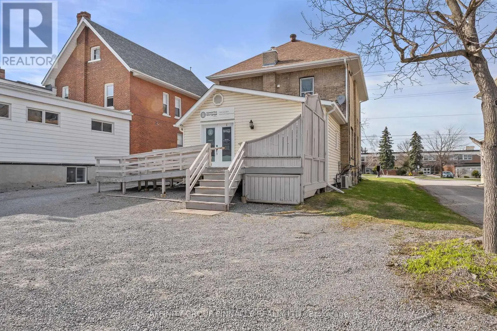 255 Kent Street W, Kawartha Lakes, Ontario  K9V 2Z4 - Photo 3 - X12105192