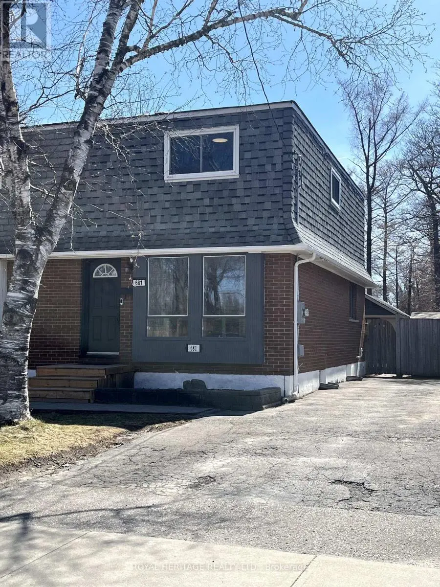 681 Athol Street E, Oshawa, Ontario  L1H 1M2 - Photo 1 - E12066635