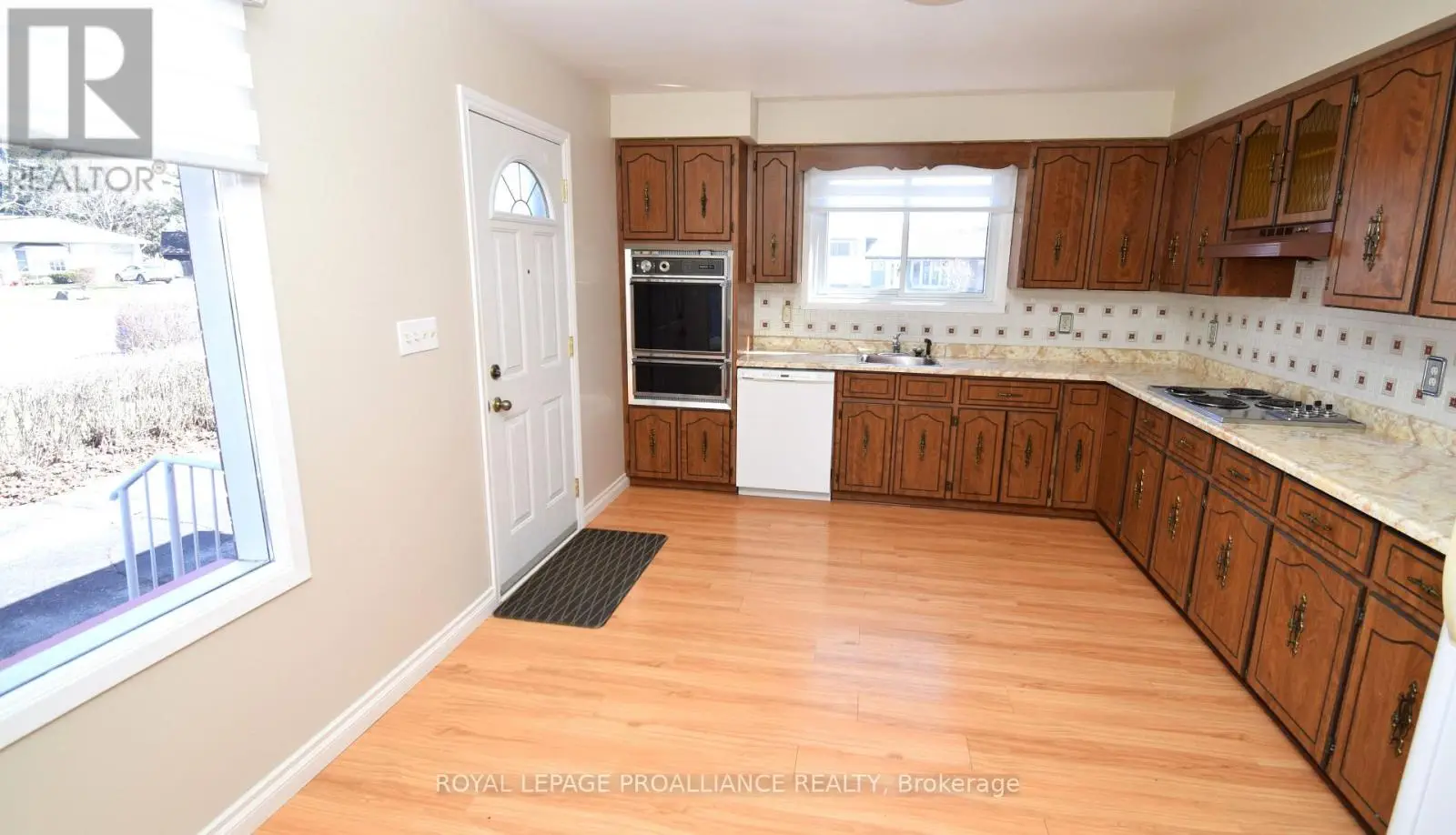 8 Walden Circle, Belleville, Ontario  K8P 2C3 - Photo 3 - X12106208