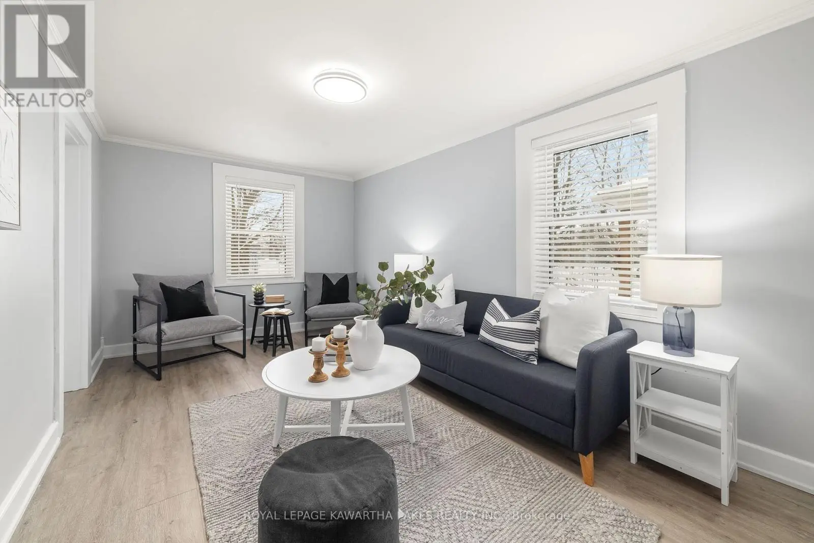 18 Bond Street W, Kawartha Lakes, Ontario  K9V 3P6 - Photo 3 - X12026274