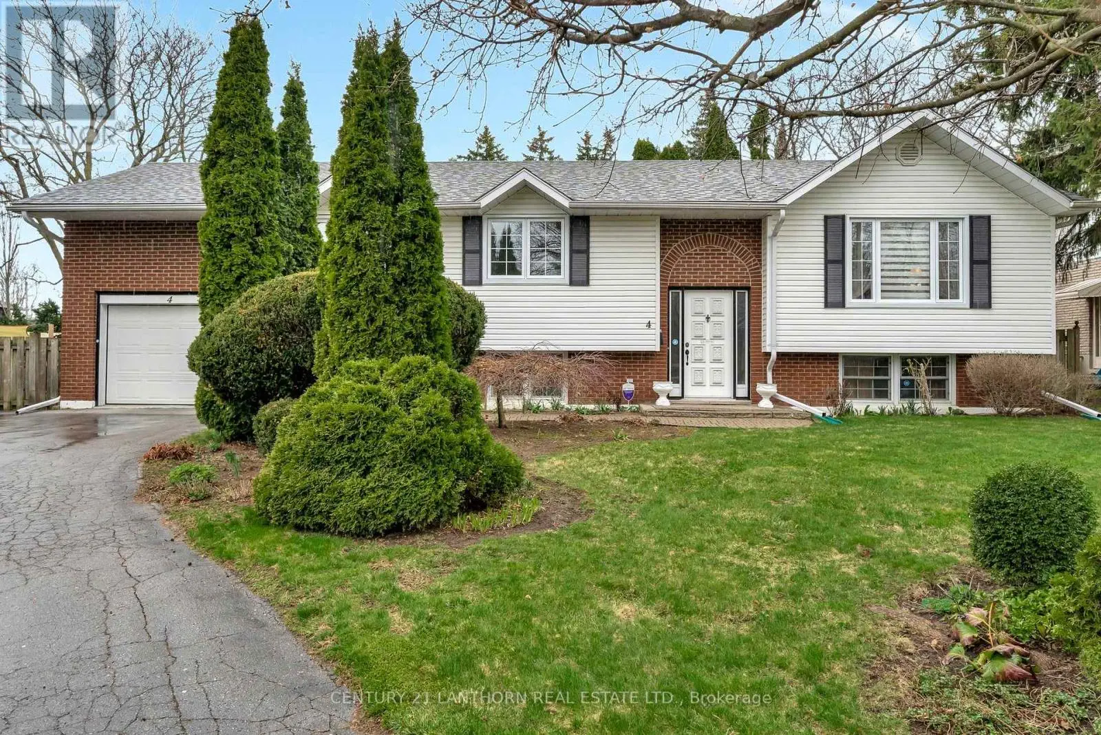 4 Hope Crescent, Belleville, Ontario  K8P 4S2 - Photo 1 - X12107224