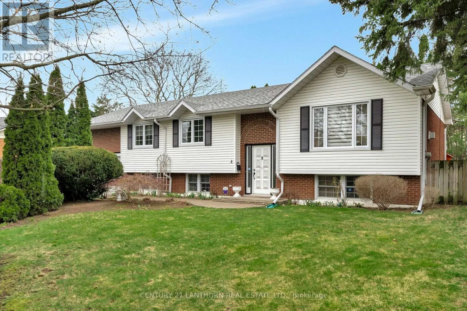 4 Hope Crescent, Belleville, Ontario  K8P 4S2 - Photo 2 - X12107224