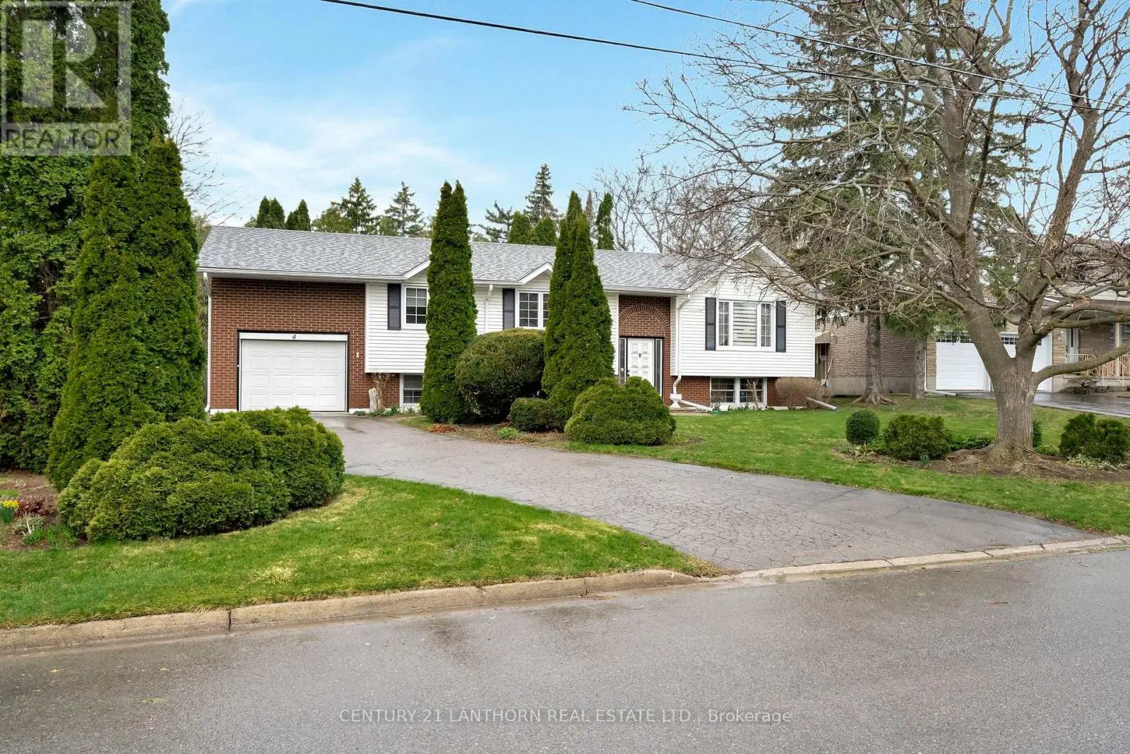 4 Hope Crescent, Belleville, Ontario  K8P 4S2 - Photo 3 - X12107224