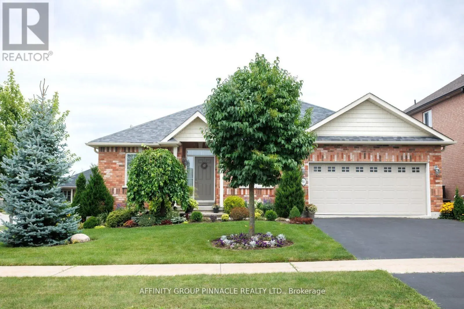 10 Horton Place, Kawartha Lakes, Ontario  K9V 0C2 - Photo 2 - X12107367