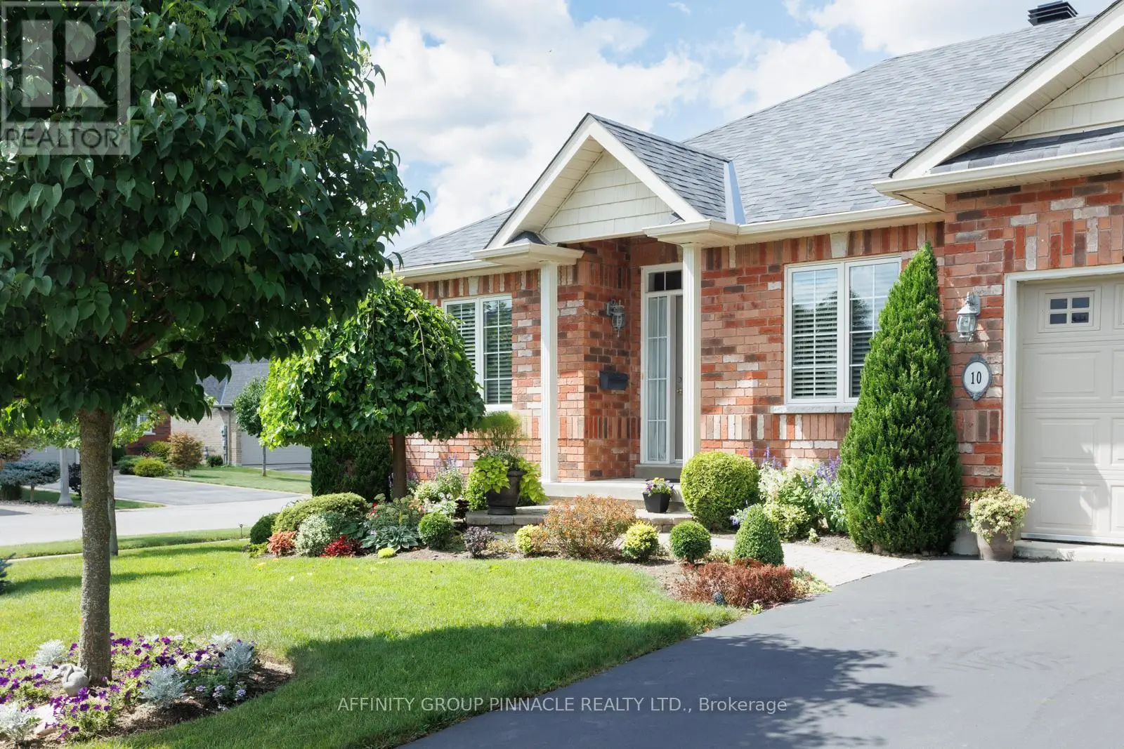 10 Horton Place, Kawartha Lakes, Ontario  K9V 0C2 - Photo 3 - X12107367