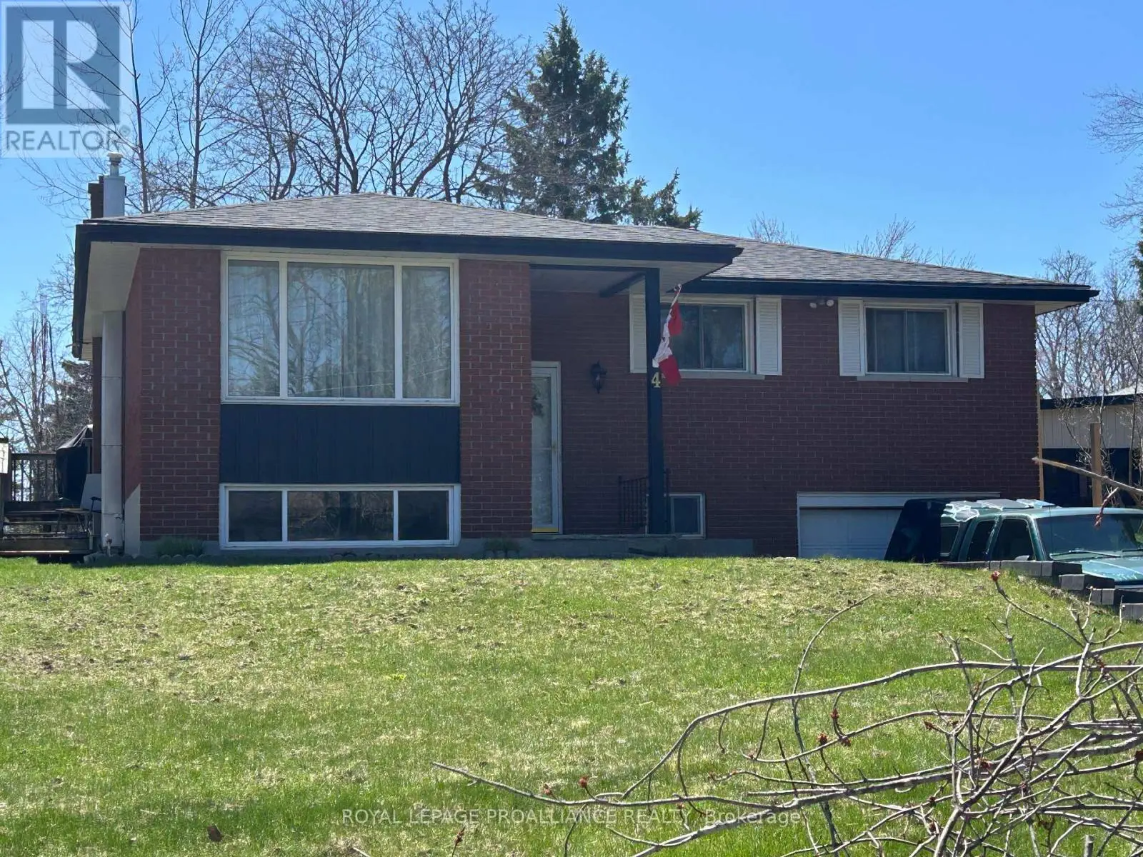 4 Ferndale Avenue, Peterborough West, Ontario  K9J 1L8 - Photo 1 - X12052676