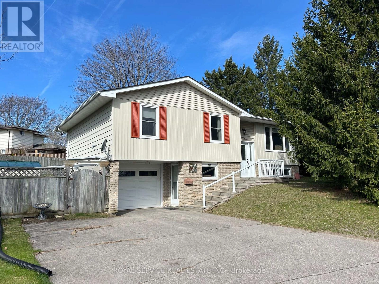 15 Payne Crescent, Port Hope, Ontario  L1A 3Y3 - Photo 1 - X12100652