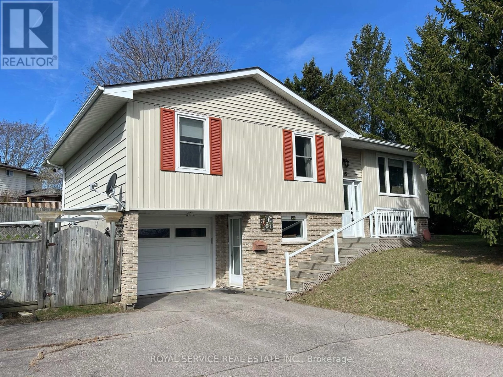 15 Payne Crescent, Port Hope, Ontario  L1A 3Y3 - Photo 2 - X12100652