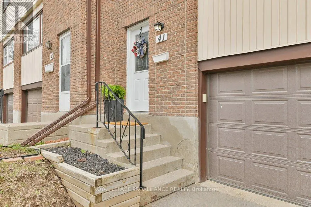 41 O'hare Street, Belleville, Ontario  K8P 4R9 - Photo 3 - X12107770