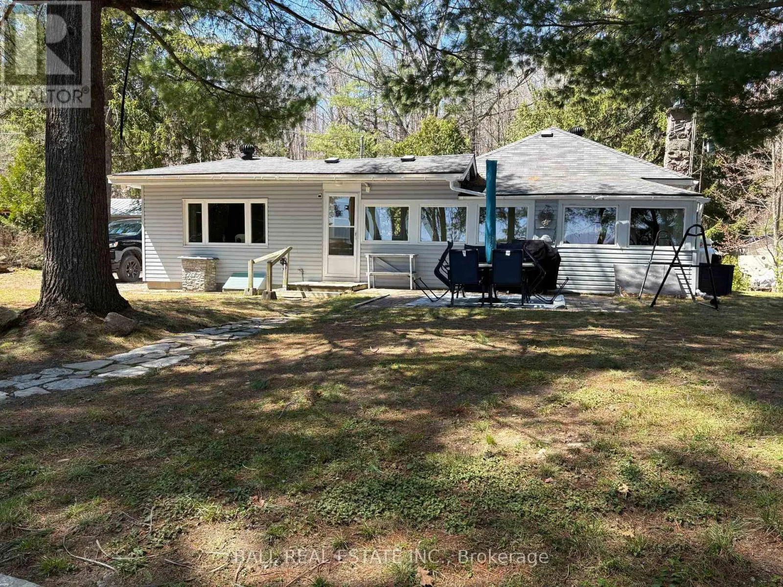 2077 White Lake Road W, Douro-Dummer, Ontario  K0L 2H0 - Photo 1 - X12076792