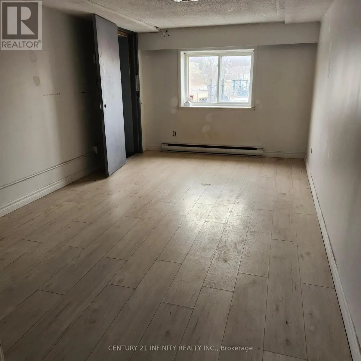 8 - 1019 Nelson Street, Oshawa, Ontario  L1H 7N9 - Photo 1 - E12108002
