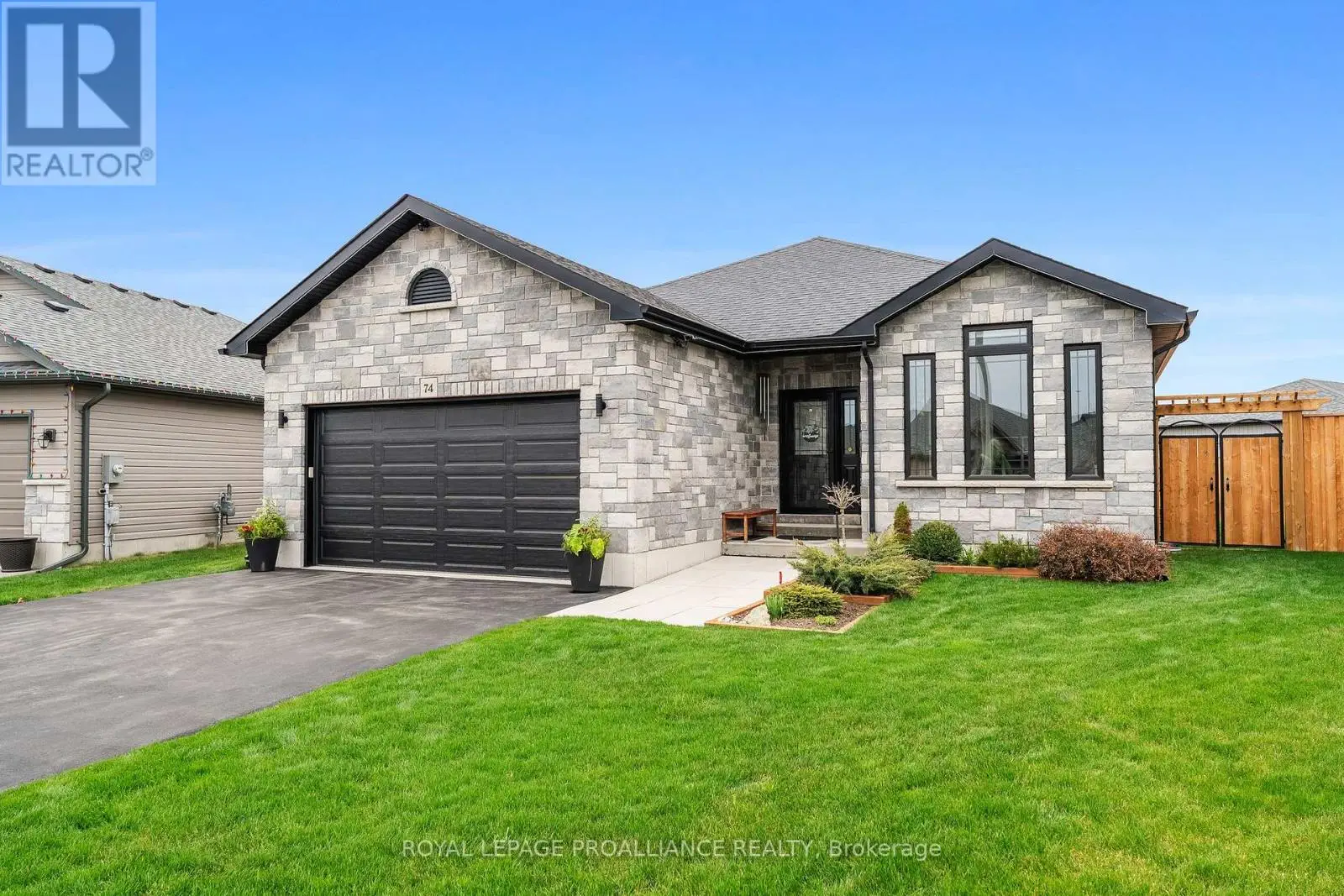 74 Deacon Place, Belleville, Ontario  K8P 5G4 - Photo 1 - X12108207