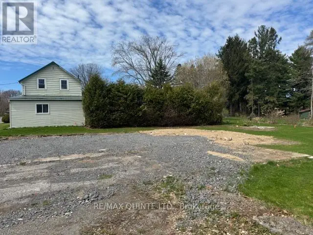 8 Rogers Street, Prince Edward County, Ontario  K0K 2T0 - Photo 2 - X12108524
