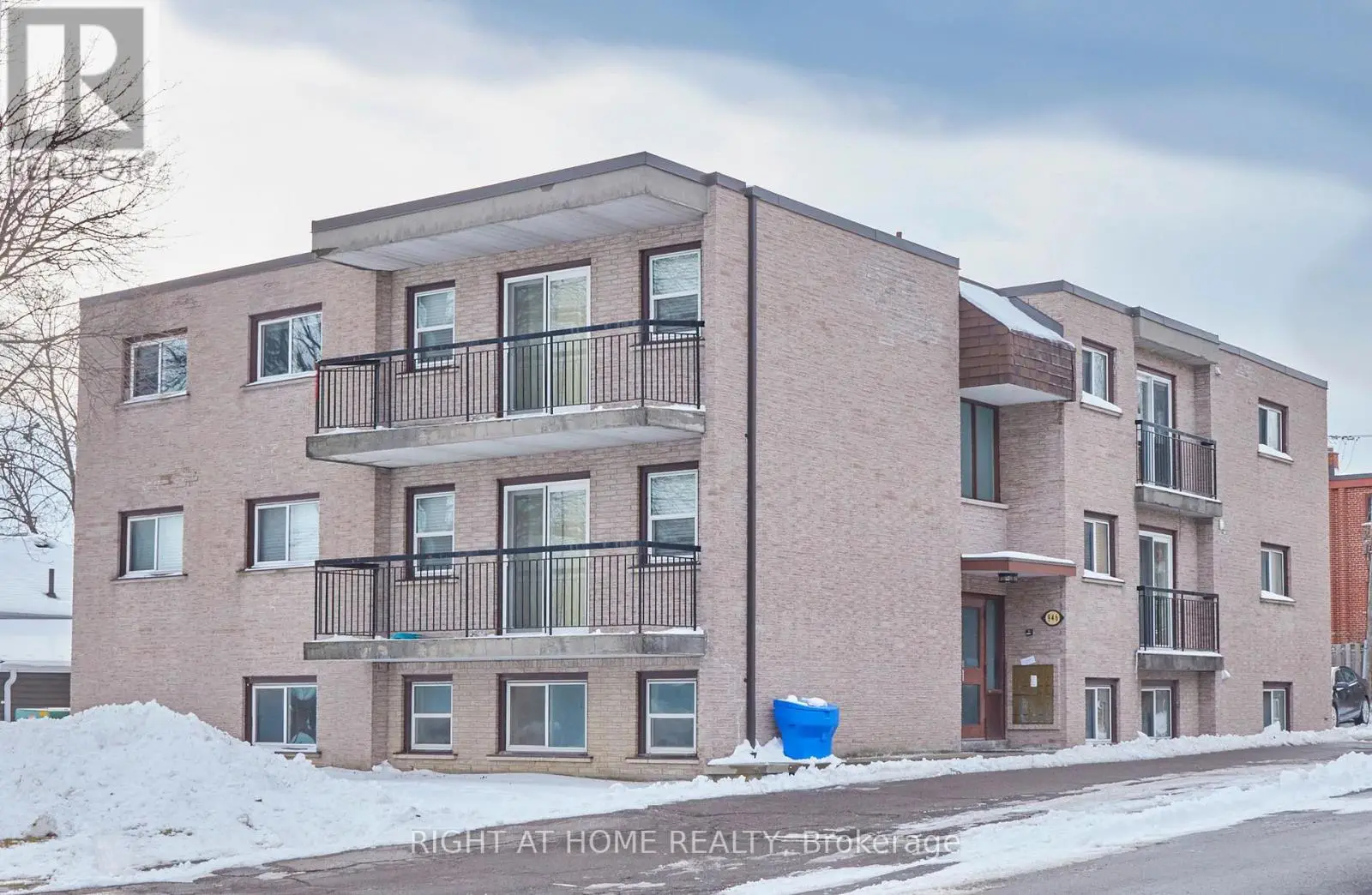 102 - 946 Masson Street, Oshawa, Ontario  L1G 5B2 - Photo 1 - E12108621