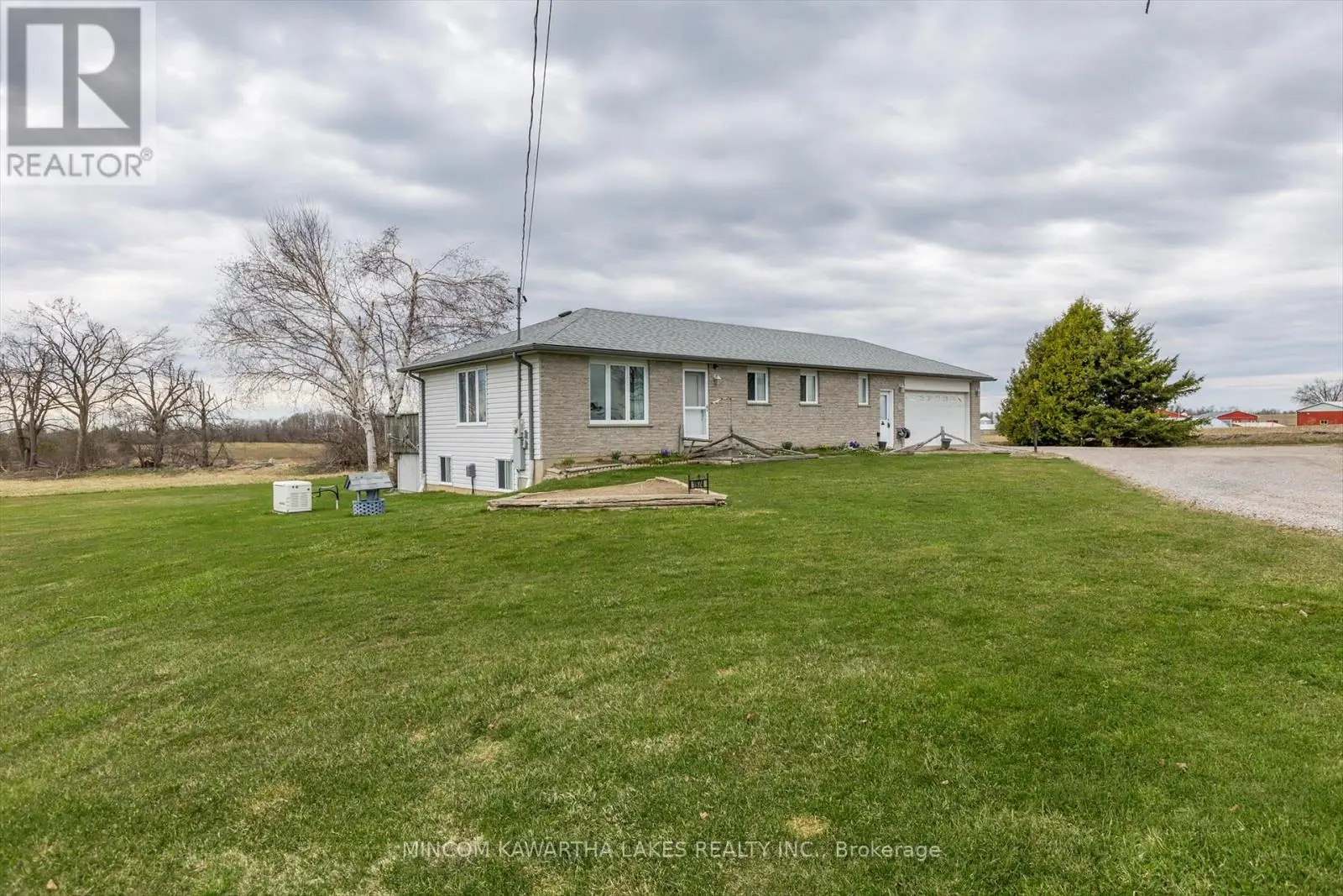 1974 Selwyn Road, Smith-Ennismore-Lakefield, Ontario  K0L 2H0 - Photo 3 - X12108635