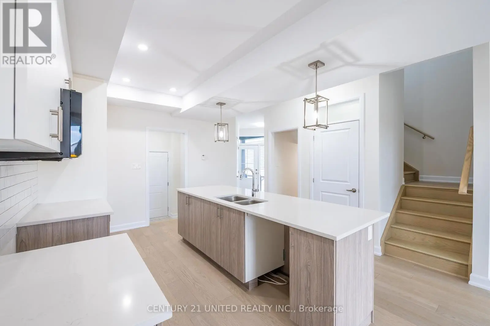 319 Mullighan Gardens, Peterborough North, Ontario  K9K 0H2 - Photo 3 - X12108853