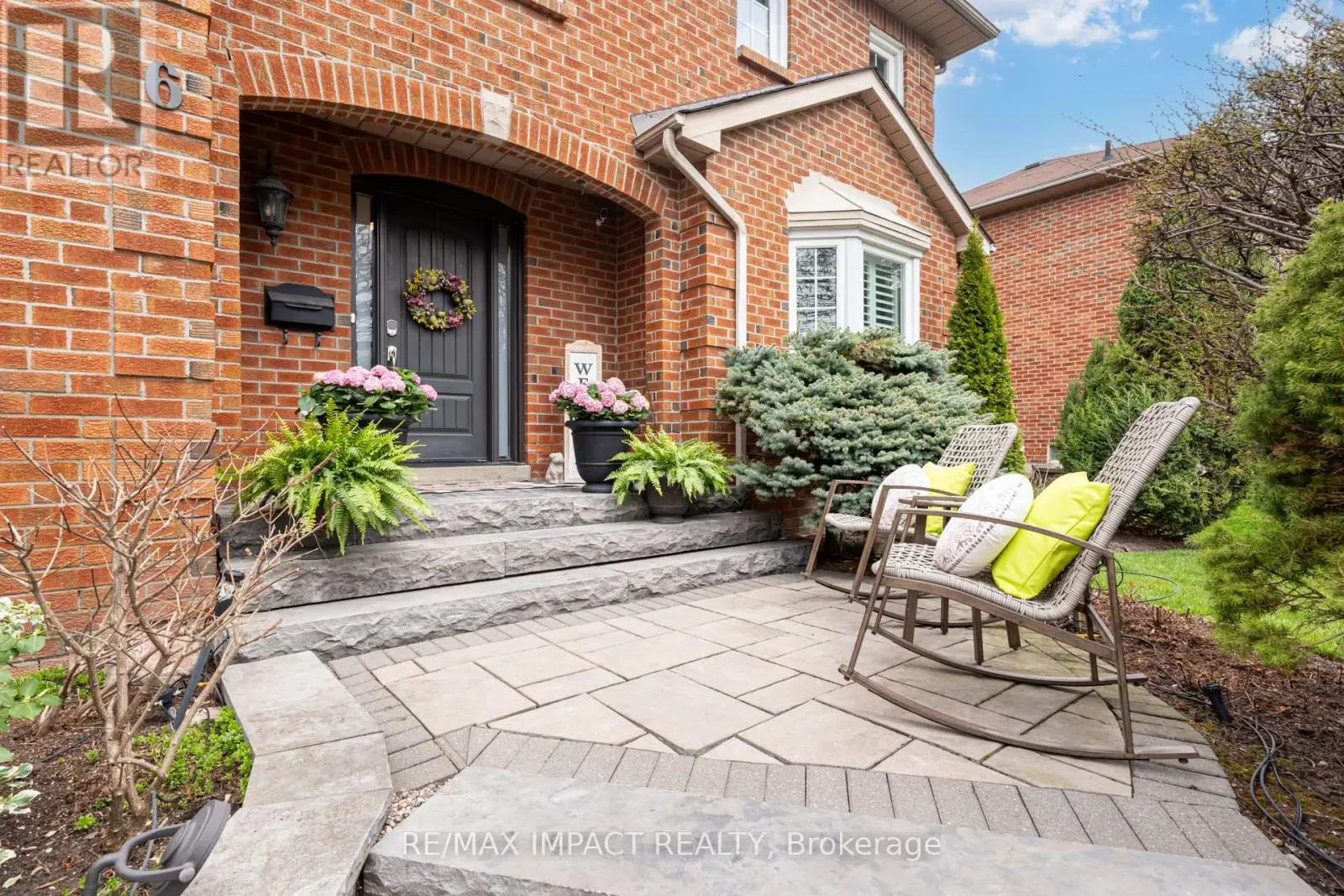 6 Longford Court, Whitby, Ontario  L1R 1C6 - Photo 3 - E12108989