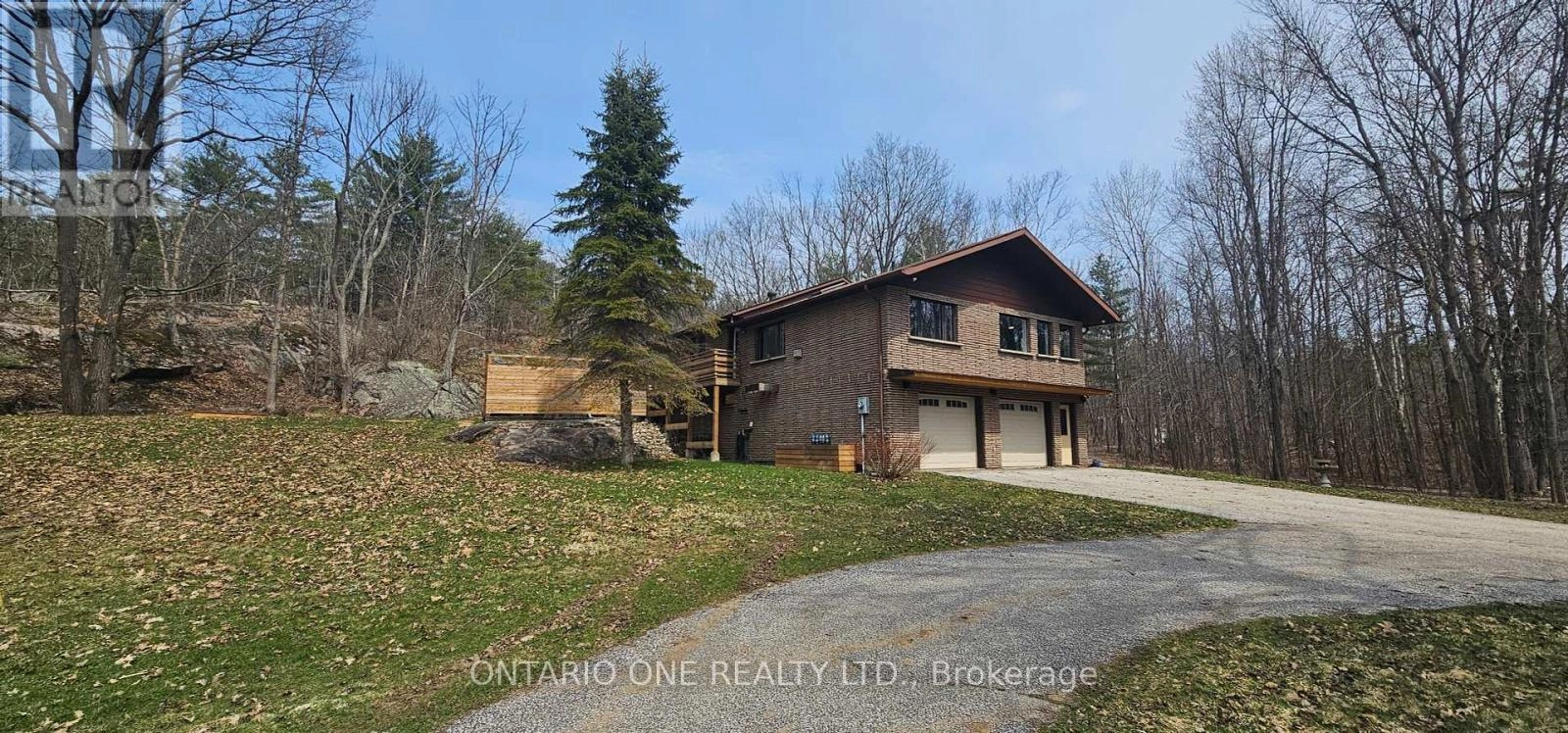 1045 Cowbell Lane, Gravenhurst, Ontario  P0E 1N0 - Photo 2 - X12109376