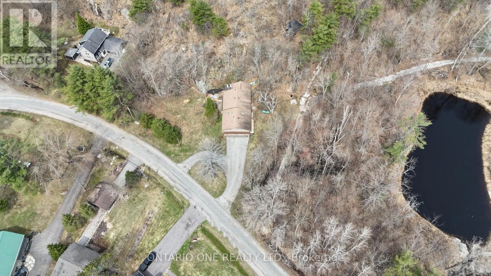 1045 Cowbell Lane, Gravenhurst, Ontario  P0E 1N0 - Photo 3 - X12109376
