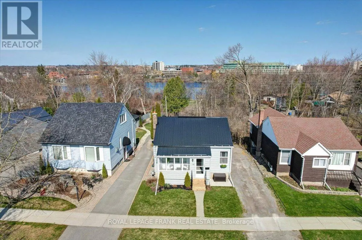 10 Edgewater Boulevard, Peterborough East, Ontario  K9H 1A2 - Photo 3 - X12109536