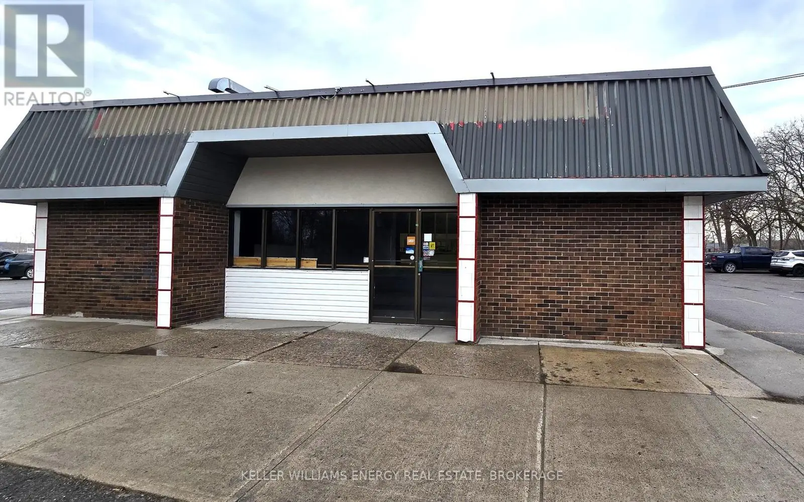 652 Dundas Street East Street E, Belleville, Ontario  K8N 1G7 - Photo 1 - X12109863