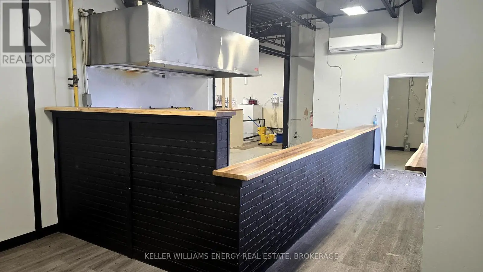 652 Dundas Street East Street E, Belleville, Ontario  K8N 1G7 - Photo 2 - X12109863
