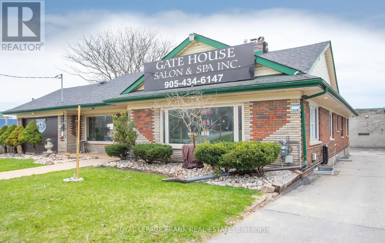21 Beatrice Street W, Oshawa, Ontario  L1G 3M6 - Photo 1 - E12110082