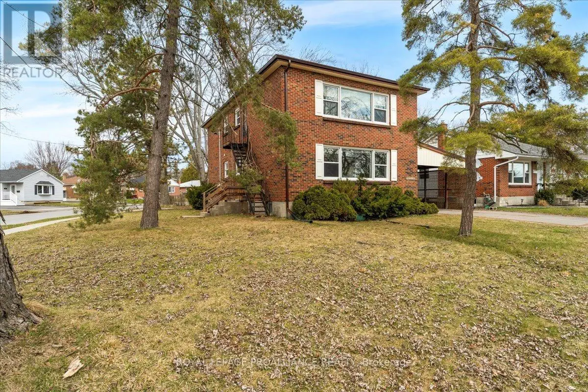 4 Montgomery Boulevard, Belleville, Ontario  K8N 1H9 - Photo 3 - X12110453