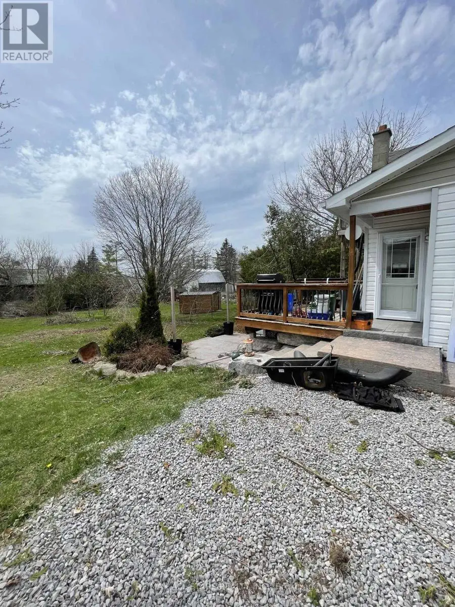 32 Bond Street E, Kawartha Lakes, Ontario  K0M 1N0 - Photo 3 - X12016599