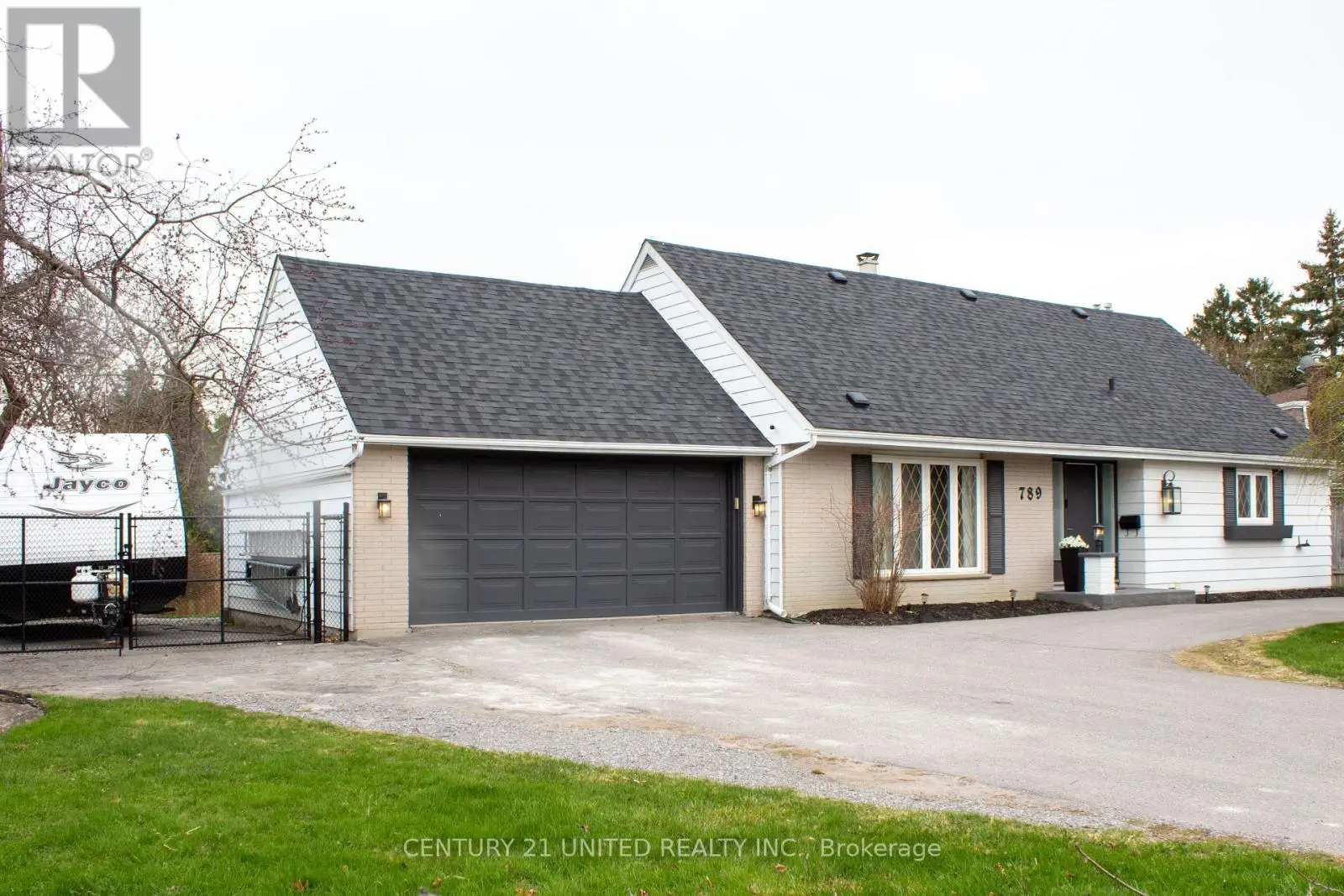 789 Parkhill Road W, Peterborough West, Ontario  K9J 7R5 - Photo 1 - X12111370